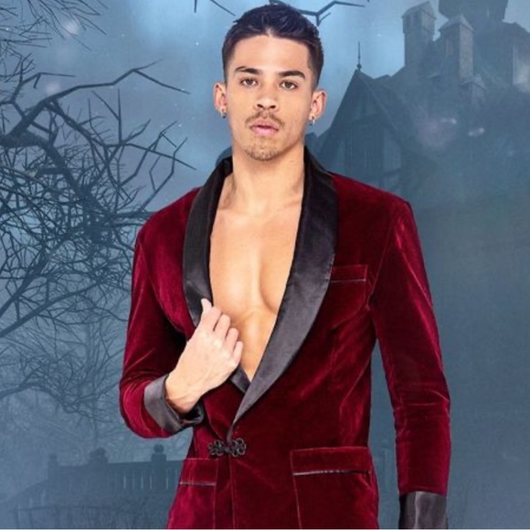 NWT MEN’s Playboy Smoke Lounge Gent Costume size SMALL - Picture 7 of 8